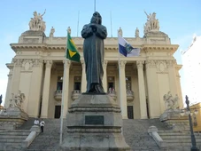 Imagem - Assembleia Legislativa abre concurso público com 100 vagas e salários de até R$ 44 mil