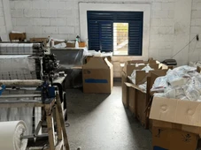 Imagem - Fábrica clandestina de produto hospitalar é interditada por irregularidades