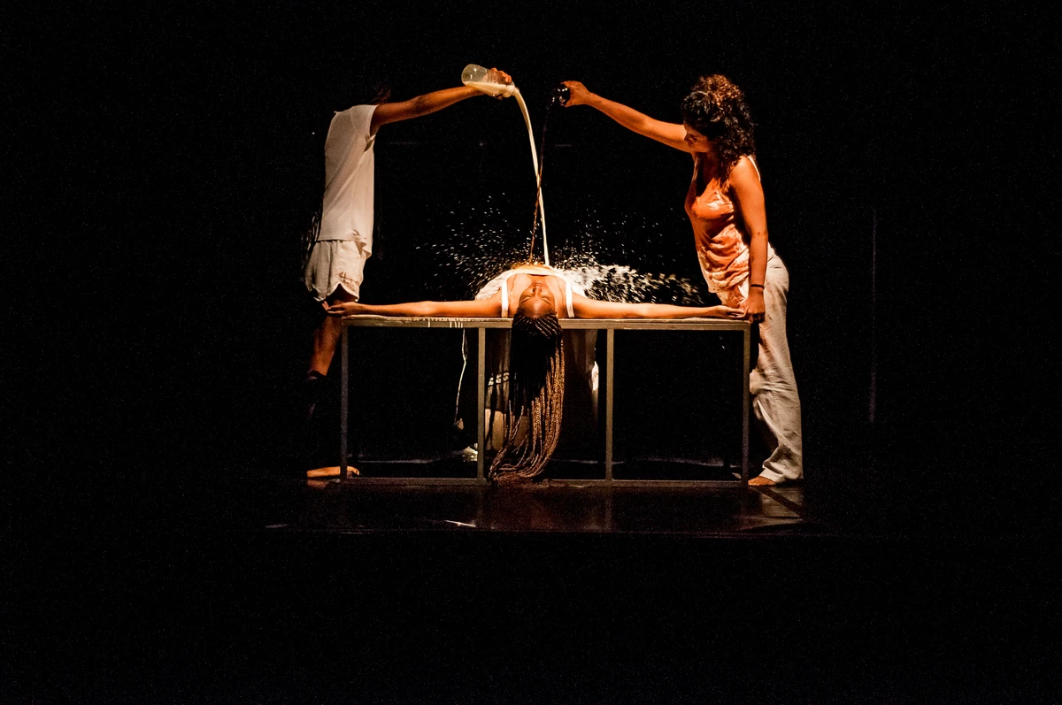 A residência artística busca fortalecer as trajetórias de pessoas negros(as) que estão iniciando ou já inseridos(as) no universo da cultura e das artes