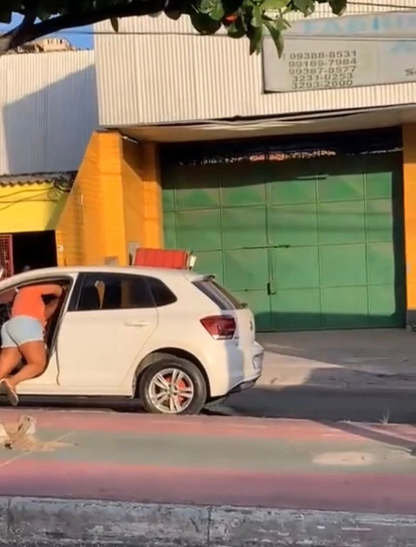 Confusão generalizada parou o trânsito na Avenida Suburbana por Reprodução