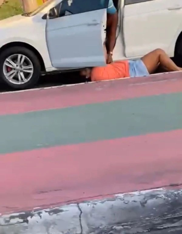 Confusão generalizada parou o trânsito na Avenida Suburbana por Reprodução