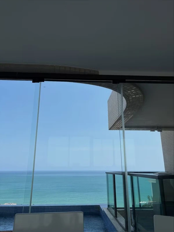 Emerson Ferretti namora há quase dois anos o bailarino Jordan Dafner por Reprodução