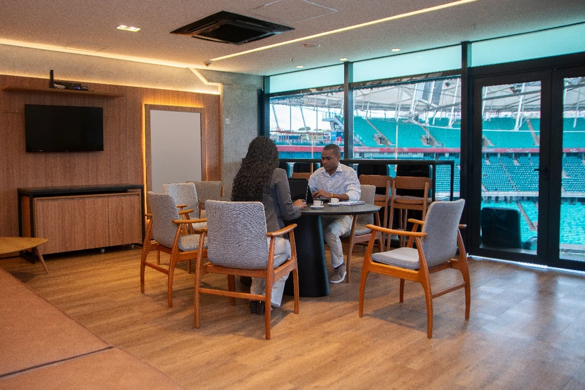 Espaço inédito oferece salas comerciais dentro do estádio, com infraestrutura completa, serviços inclusos e vista privilegiada para um dos maiores símbolos do futebol baiano por Divulgação