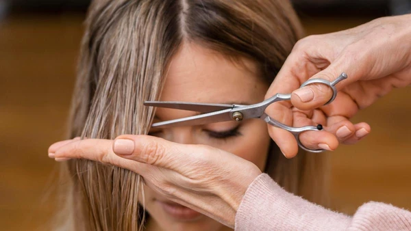 Especialistas explicam como erros em cortes e colorações afetam a autoestima e dão dicas para evitar prejuízos