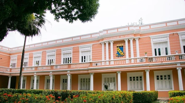 Universidade Federal abre concurso com 77 vagas imediatas e auxílio-alimentação de R$ 1 mil