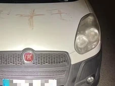 Imagem - Suásticas pintadas com sangue humano aparecem em dezenas de carros na Alemanha