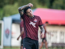 Imagem - Gringo pouco utilizado marca gol em treino na reapresentação do Vitória
