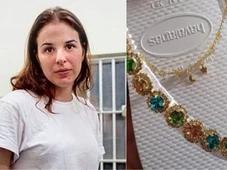 Imagem - Suzane von Richthofen vende chinelos personalizados por R$ 150 na internet