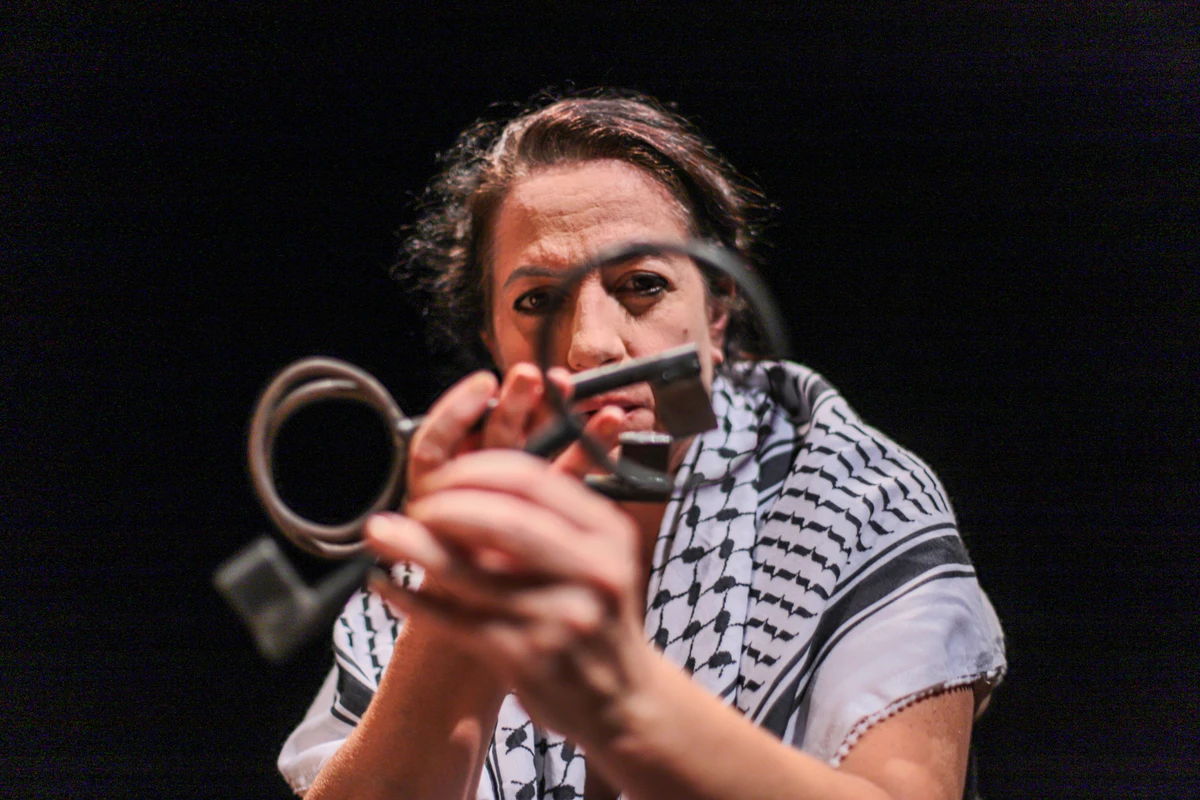 Espetáculo Cartas de Gaza por Lany Cruz