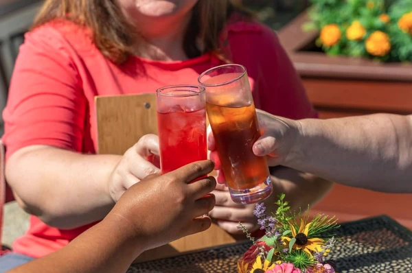 Cantor americano criou restaurante para ajudar pessoas que não podem pagar por Reprodução | Instagram