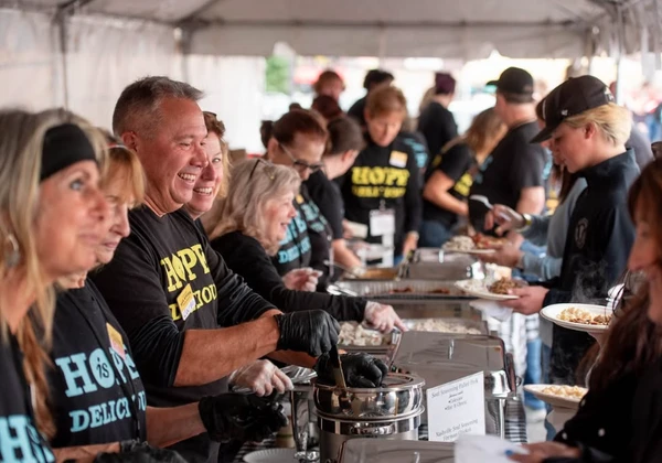 Cantor americano criou restaurante para ajudar pessoas que não podem pagar por Reprodução | Instagram