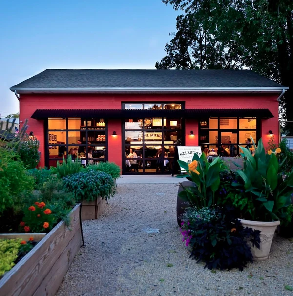 Cantor americano criou restaurante para ajudar pessoas que não podem pagar por Reprodução | Instagram