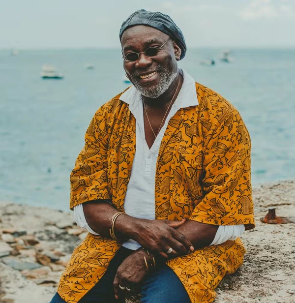 Lazzo Matumbi canta com Márcia Short no show de tatau por divulgação