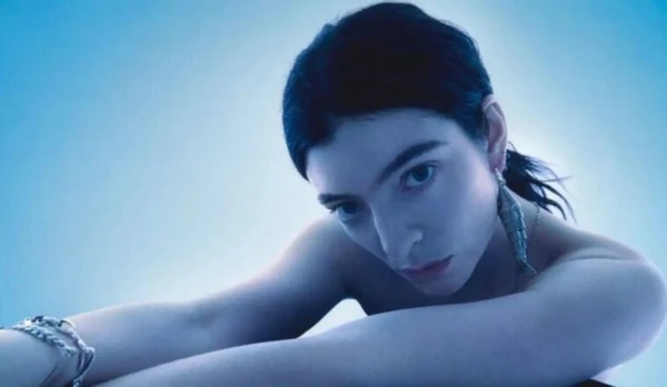 A cantora Lorde completa 28 anos por Divulgação