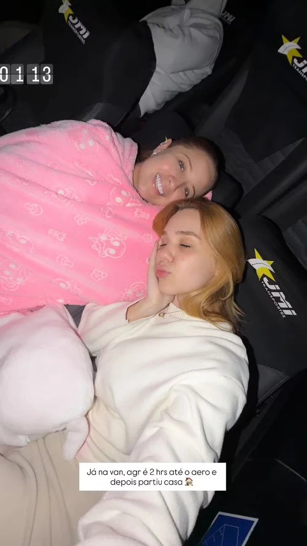 Mari Fernandez e Julia Ribeiro por REPRODUÇÃO