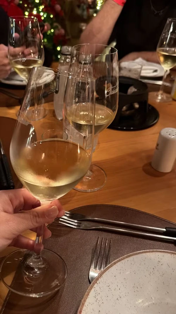 Mari Fernandez e Julia Ribeiro por REPRODUÇÃO