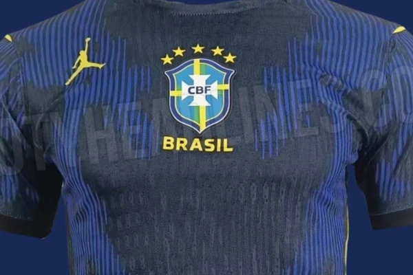 Nova camisa azul da Seleção Brasileira é vazada por site por Reprodução/Footy Headlines