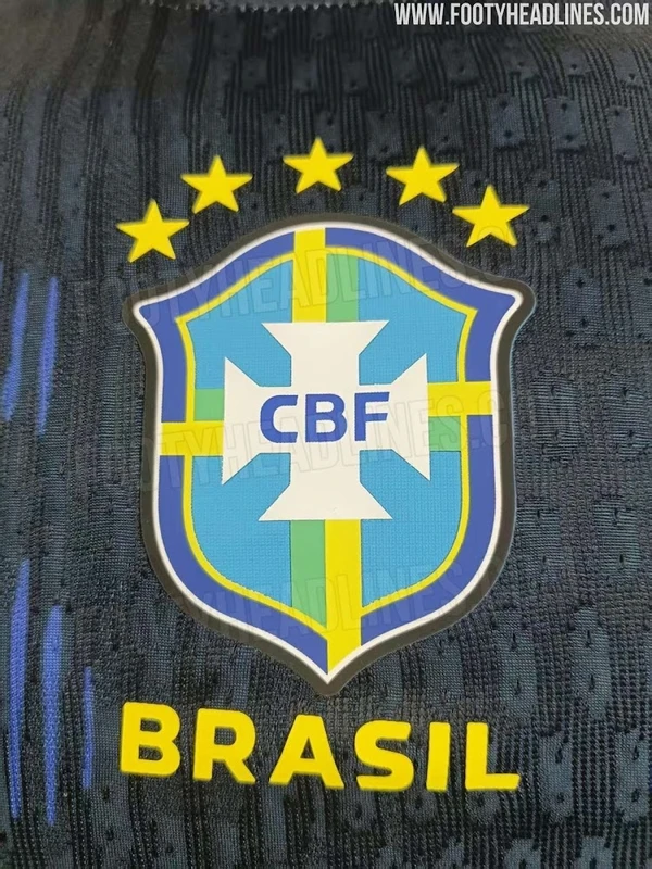 Nova camisa azul da Seleção Brasileira é vazada por site por Reprodução/Footy Headlines