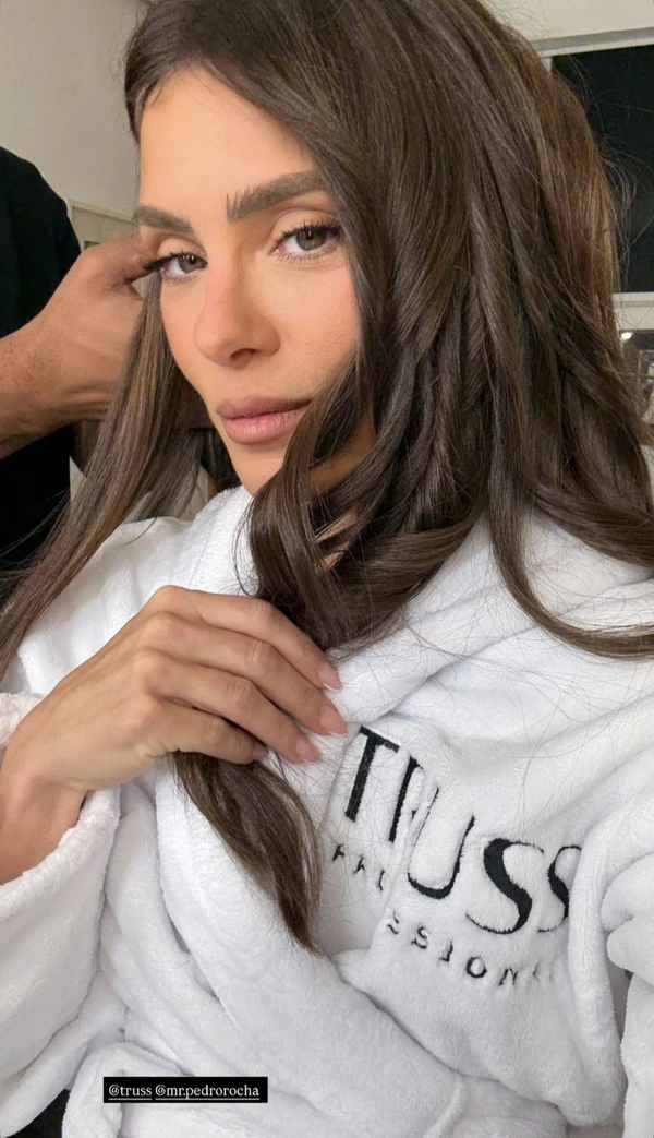 Novo visual de Carolina Dieckmmann por Reprdodução