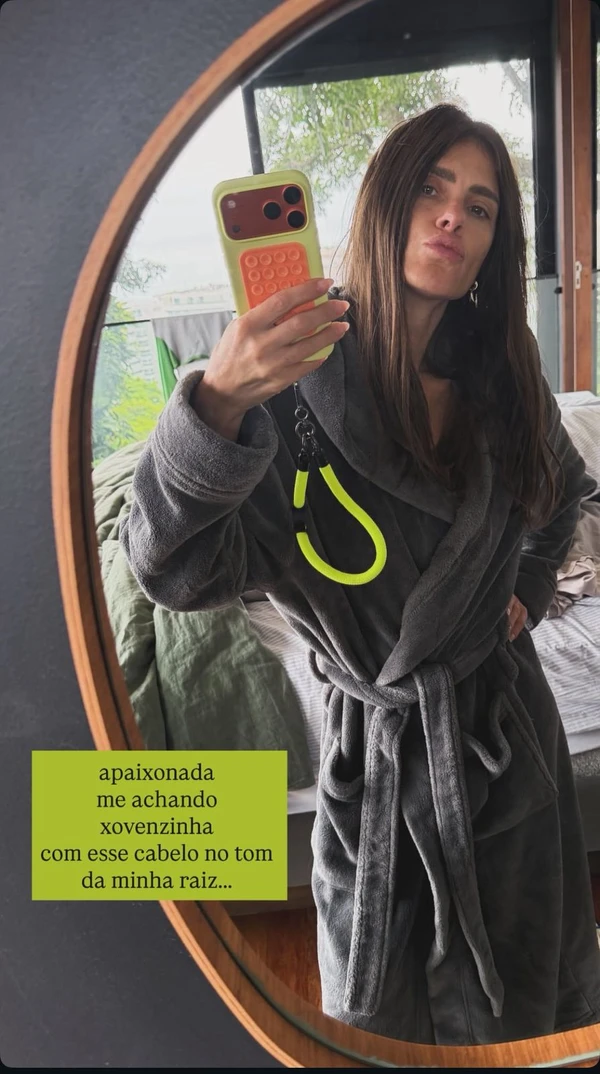 Novo visual de Carolina Dieckmmann por Reprdodução