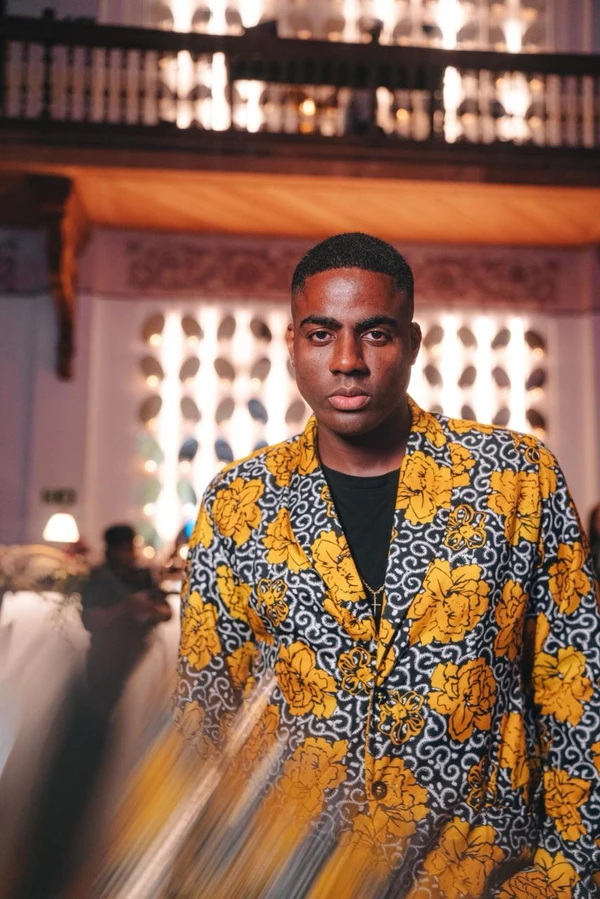  Carlos Cruz por Elias Dantas e Lucas Assis