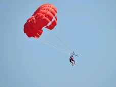 Imagem - Salvador terá saltos de paraquedas na orla de Pituaçu a partir desta sexta-feira (7)