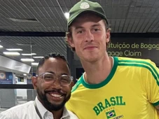 Imagem - Shawn Mendes desembarca em Salvador após evento com príncipe William no Rio de Janeiro