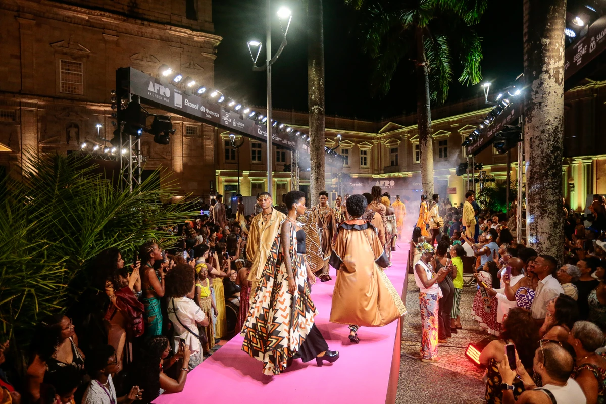 Encerramento do desfile do Afro Fashion Day 2025