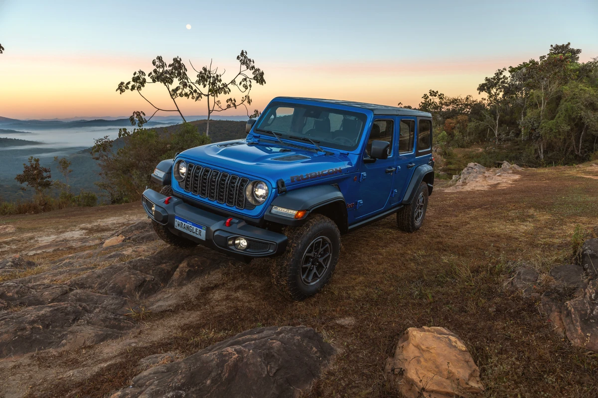 O Wrangler é oferecido no Brasil apenas na configuração de quatro portas na versão Rubicon