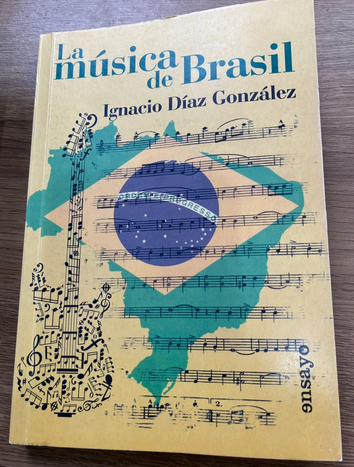 Livro “La Música de Brasil”, escrito pelo pesquisador cubano  Ignacio Díaz González e que destaca o gênero musical arrocha.  por André Uzêda