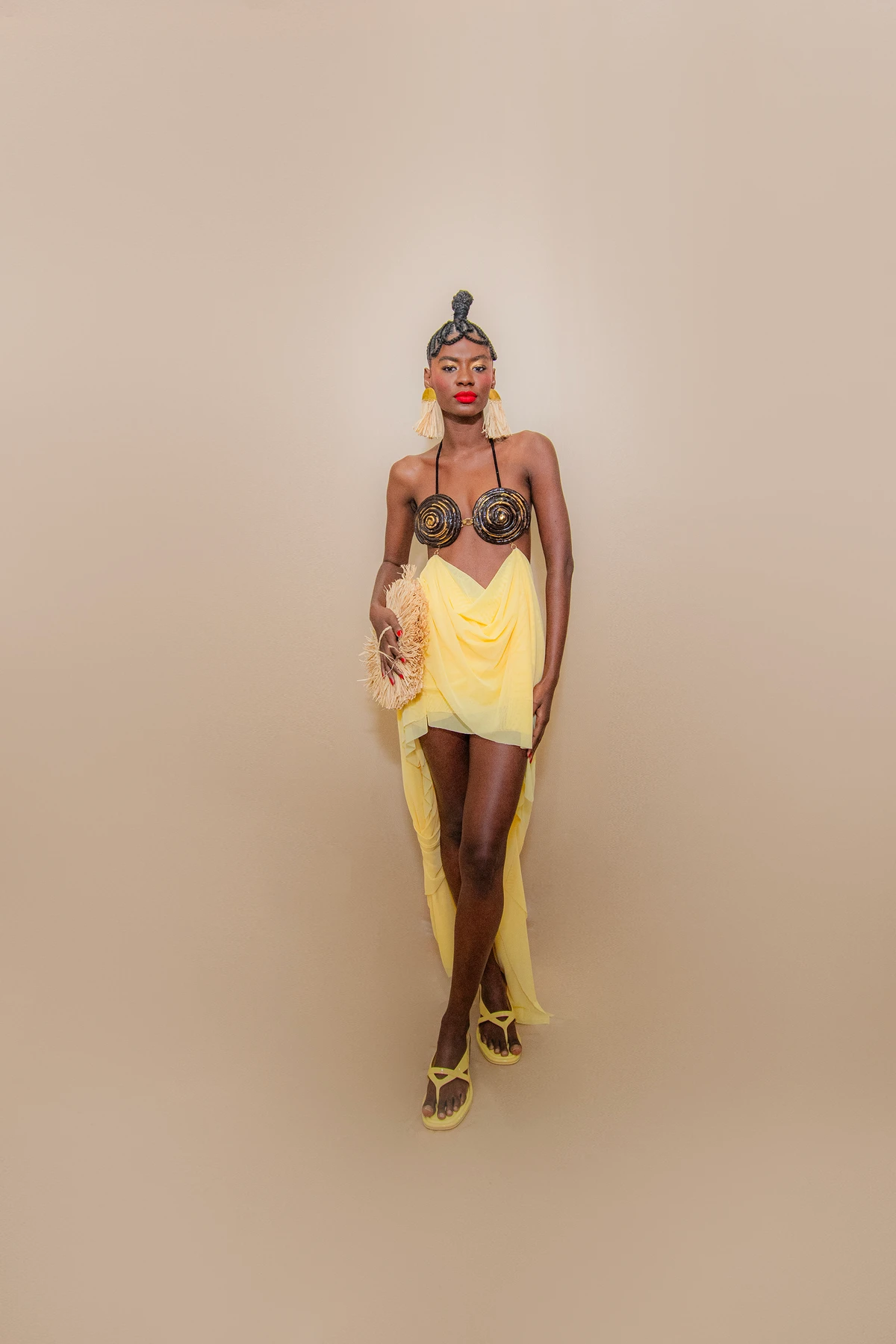 Look Areia (@amoareia). Acessório: By Aninha (@byaninhamimoseacessorios). Calçado: Melissa (@clubemelissasalvadorshopping). Modelo: Allana Castelo (@allanacasteloo) por Lucas Assis