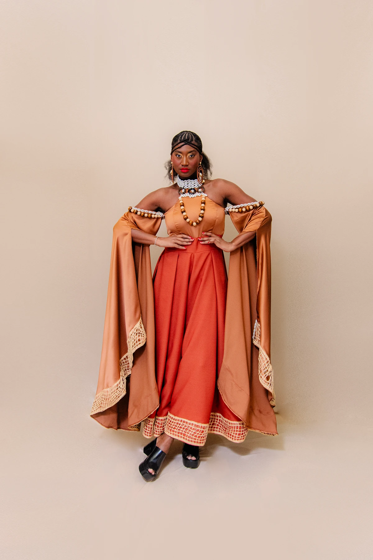 Look Jean Nogueira (@jeannogueirasilva). Acessório: TáBomPraVocê (@tabompravoce). Calçado: Melissa (@clubemelissasalvadorshopping). Modelo: Núbia Ferreira (@nubia_ferreira_c) por Lucas Assis