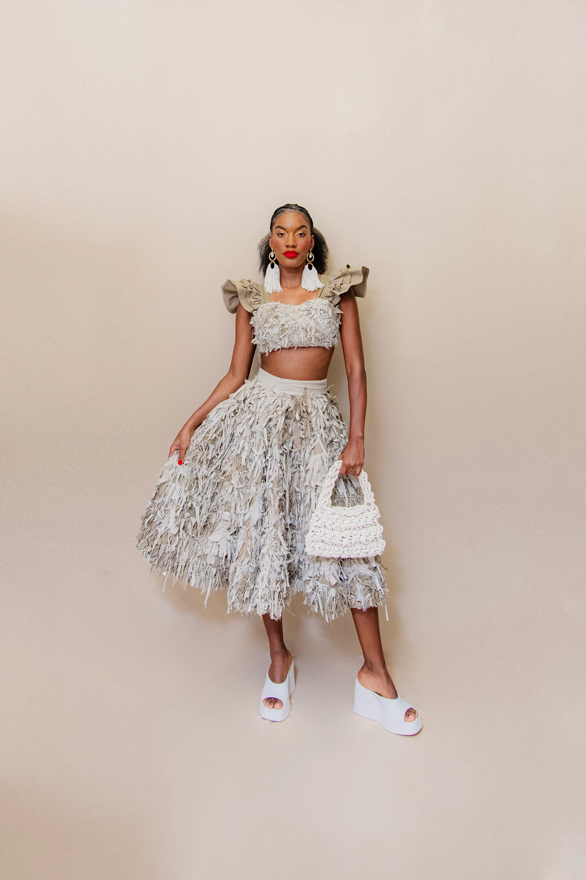 Look Axómi (@axomi.oficial). Acessório: Uka (@_useuka). Bolsa: Ânima (@anima.macrame). Calçado: Melissa (@clubemelissasalvadorshopping). Modelo: Jamile Querino (@souzamiilly) por Lucas Assis