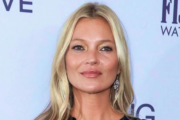 Modelo Kate Moss faz detox para o verão