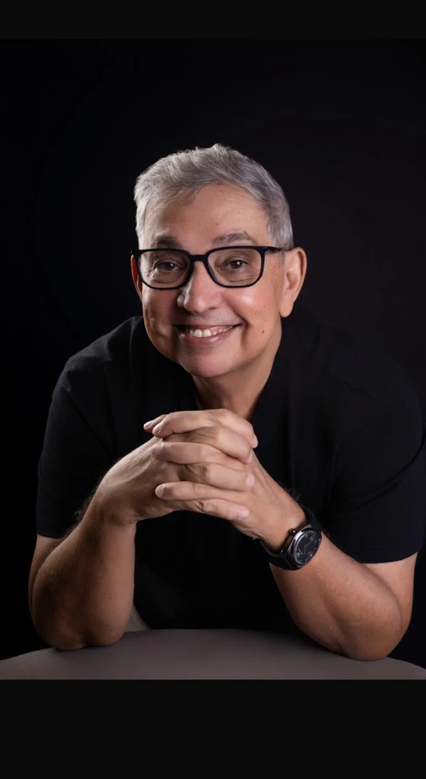 O professor e escritor Sérgio Almeida propõe enchergar o cliente para além do marketing e da psicologia do consumo