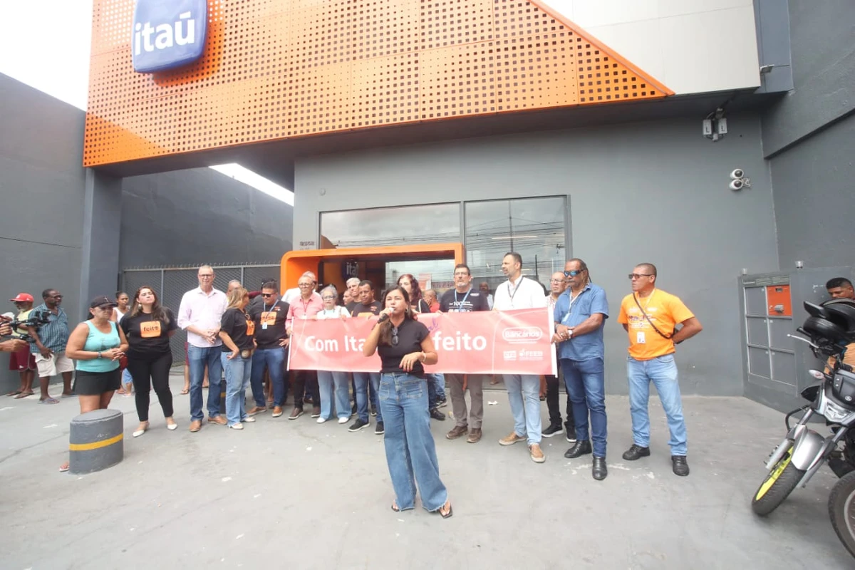 Protesto funcionários do Itaú por Divulgação