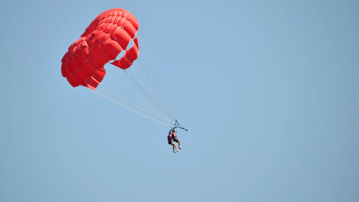 Saltos de paraquedas serão na orla de Pituaçu