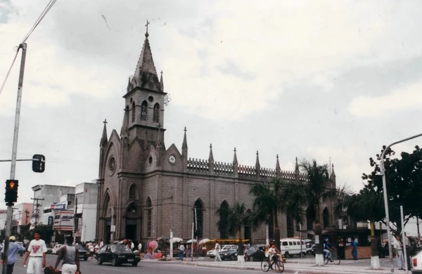 Santuário Senhor dos Passos, em Feira de Santana, 1997 por Arquivo CORREIO