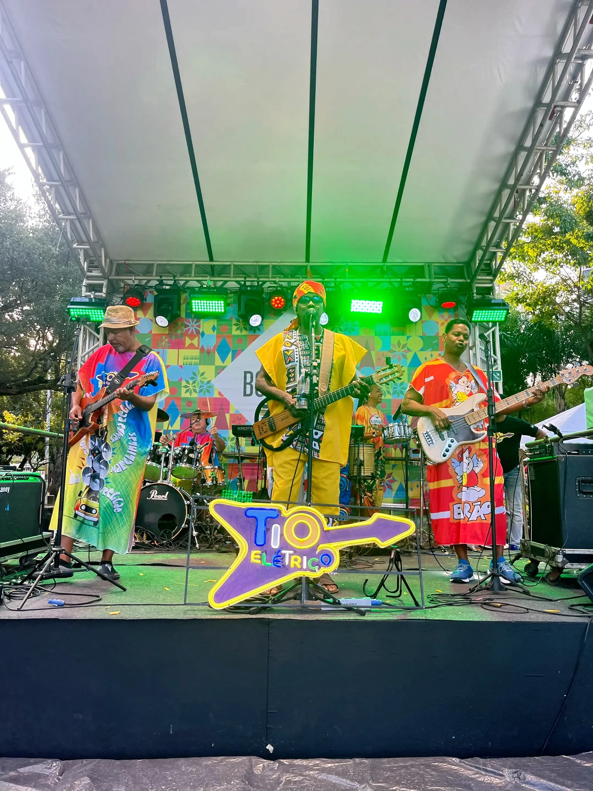Tio Elétrico canta axé das antigas na Varanda do Sesi por Divulgação