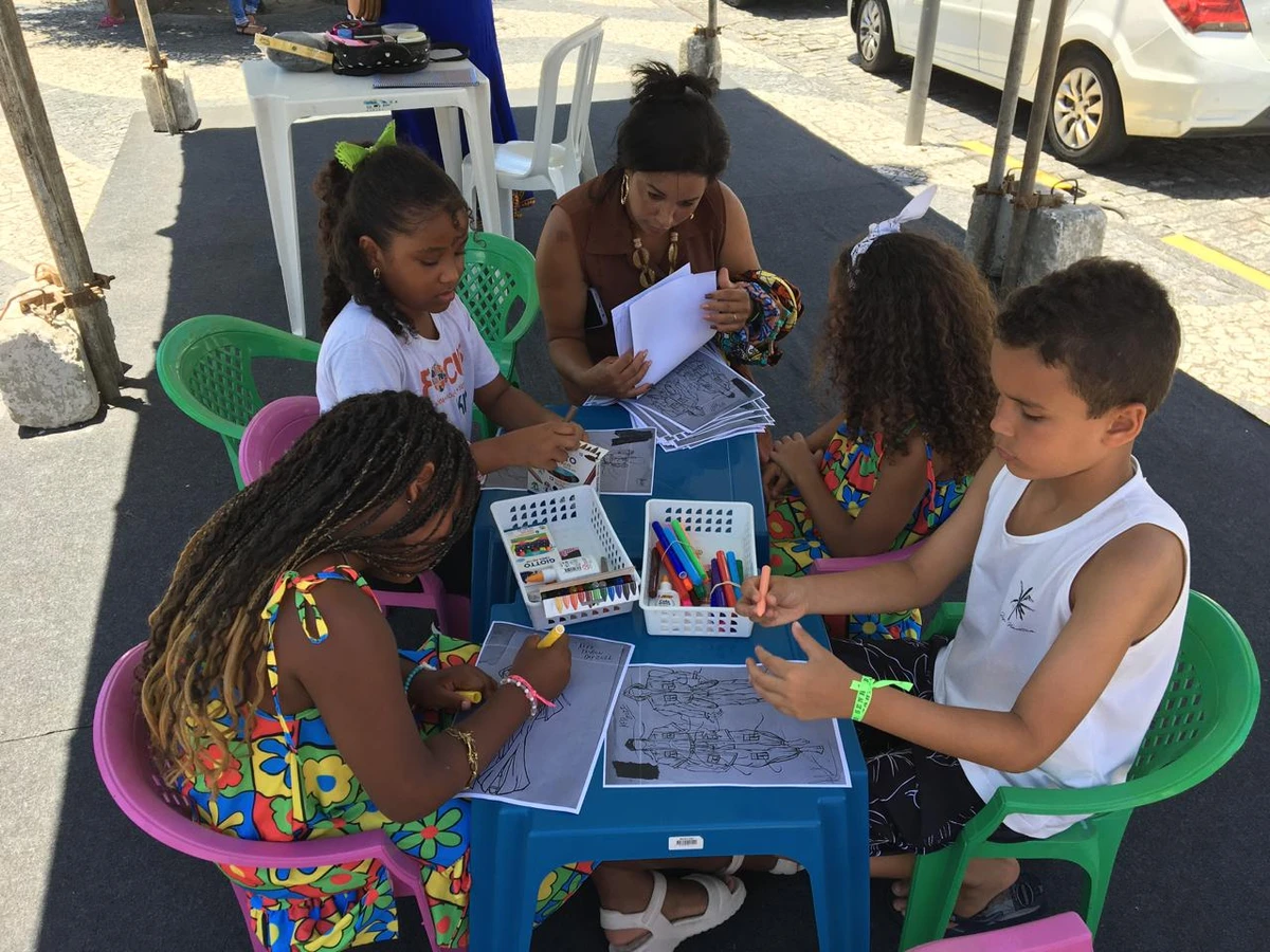 Crianças participam de oficina de croqui por Acervo Correio