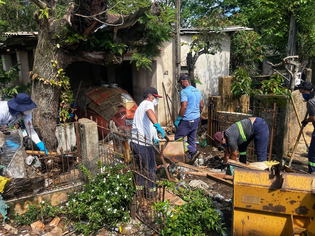 Polícia Penal do Paraná/Divulgação por Presa devolveu R$ 8 mil durante serviço de limpeza