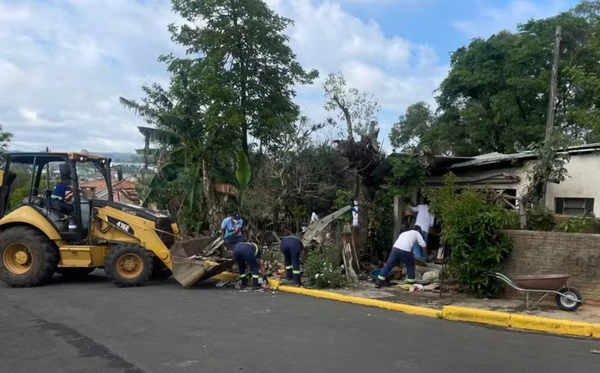 Polícia Penal do Paraná/Divulgação por Presa devolveu R$ 8 mil durante serviço de limpeza