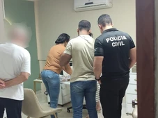 Imagem - Clínica é interditada na Bahia e falsa médica é indiciada após paciente sofrer deformações