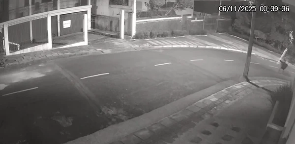 Assaltante invade casa e rouba instrumento de músico em Salvador por Reprodução