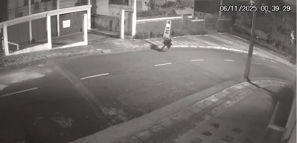 Assaltante invade casa e rouba instrumento de músico em Salvador por Reprodução