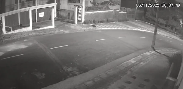 Assaltante invade casa e rouba instrumento de músico em Salvador por Reprodução