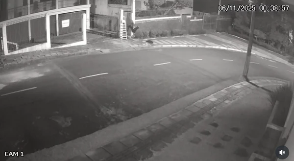 Assaltante invade casa e rouba instrumento de músico em Salvador por Reprodução