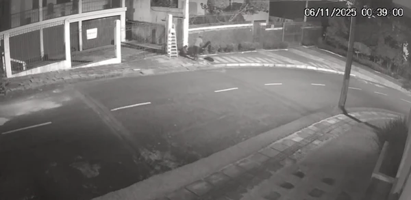 Assaltante invade casa e rouba instrumento de músico em Salvador por Reprodução