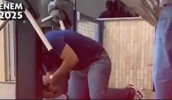 Candidato é empurrado e consegue fazer o Enem por Reprodução