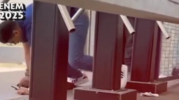 Candidato é empurrado e consegue fazer o Enem por Reprodução